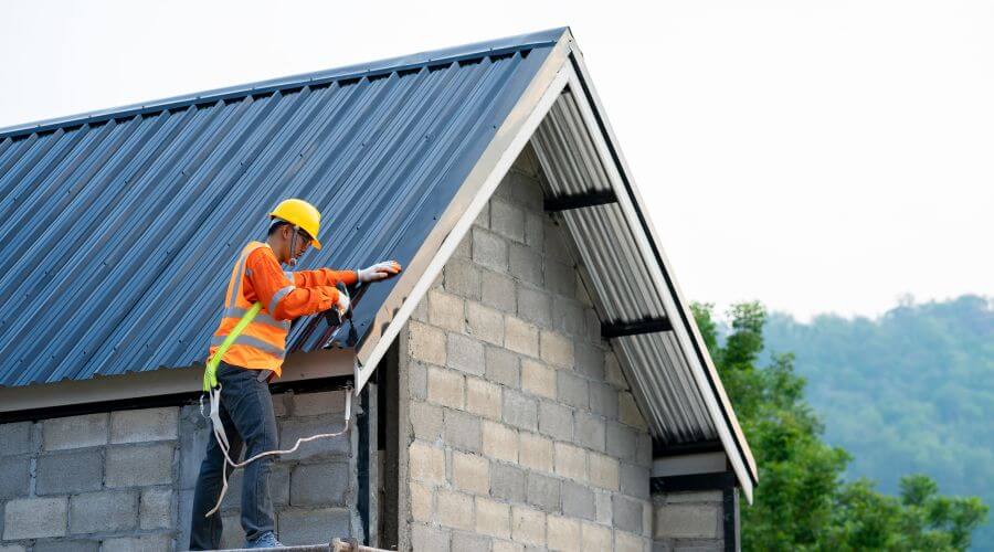Expert Emergency Roof Repairs services in Hollis, NY